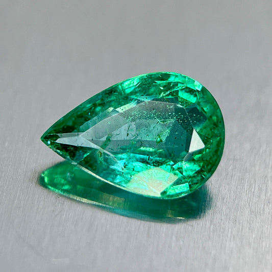 Premium Grade 2.20 cts Emerald Fine Clarity Vivid Green Zambia