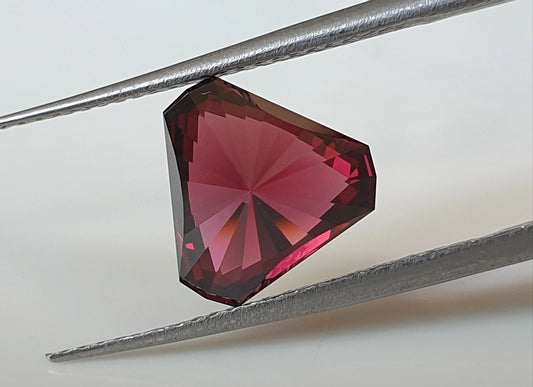 4,10ct Pyralspite Malaya Garnet - Master cut & certified!